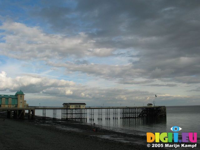 15079 Penarth pier